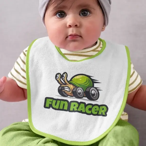 Baby-Latz “FunRacer” – Sauber bleiben mit Stil und Spaß